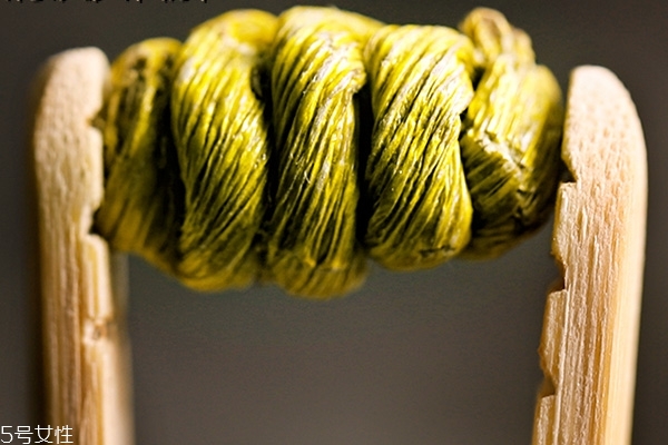 石斛是粗的好還是細(xì)的好 這樣選就沒(méi)錯(cuò)了 石斛是粗的好還是細(xì)的好 這樣選就沒(méi)錯(cuò)了