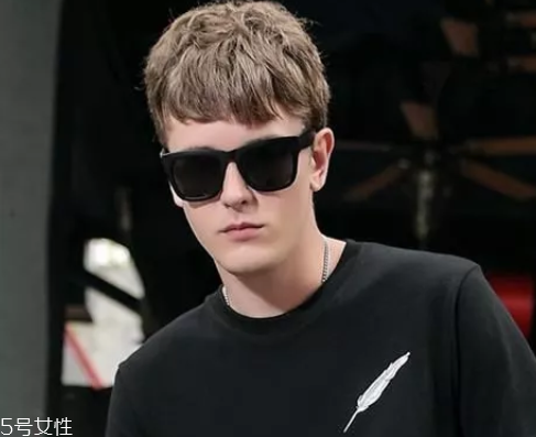 2019男生流行什么發(fā)色 讓你一秒擺脫土味 2019男生流行什么發(fā)色 讓你一秒擺脫土味