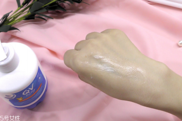 qv嬰兒潤膚霜怎么樣 用了再也不怕皴 qv嬰兒潤膚霜怎么樣 用了再也不怕皴