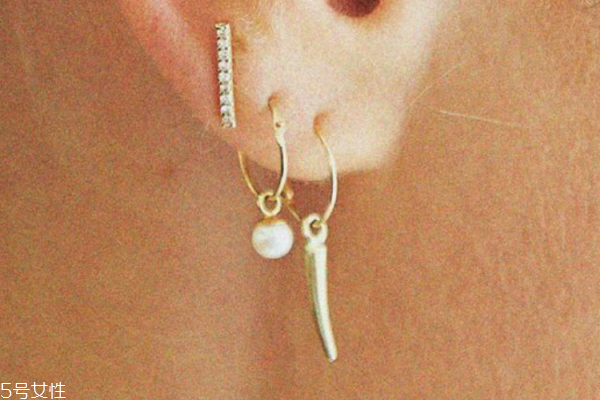 耳環(huán)怎么搭配好看 現(xiàn)代版一耳三鉗戴法示范給你看 耳環(huán)怎么搭配好看 現(xiàn)代版一耳三鉗戴法示范給你看