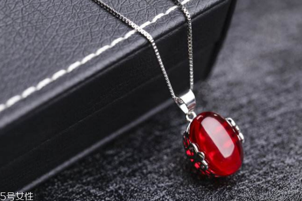 紅寶石項(xiàng)鏈多少錢 價(jià)格差異很大 紅寶石項(xiàng)鏈多少錢 價(jià)格差異很大