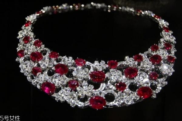 紅寶石項(xiàng)鏈多少錢 價(jià)格差異很大 紅寶石項(xiàng)鏈多少錢 價(jià)格差異很大
