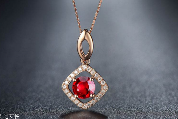 紅寶石項(xiàng)鏈多少錢 價(jià)格差異很大 紅寶石項(xiàng)鏈多少錢 價(jià)格差異很大