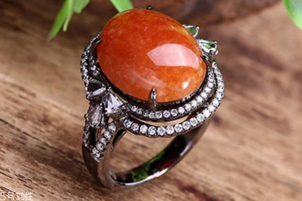 紅翡翠戒指多少錢 頂級品種高達(dá)百萬元 紅翡翠戒指多少錢 頂級品種高達(dá)百萬元