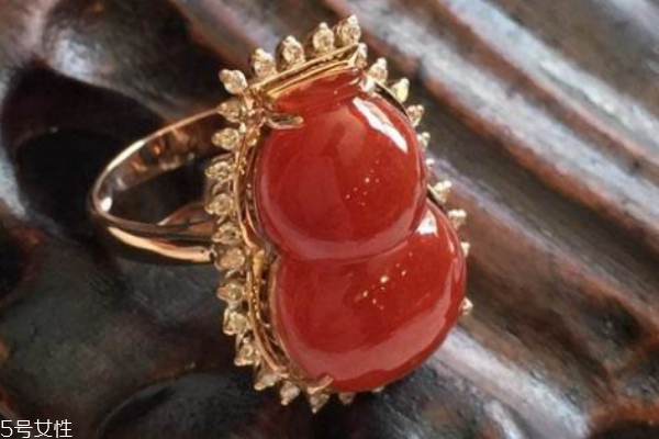紅翡翠戒指多少錢 頂級品種高達(dá)百萬元 紅翡翠戒指多少錢 頂級品種高達(dá)百萬元