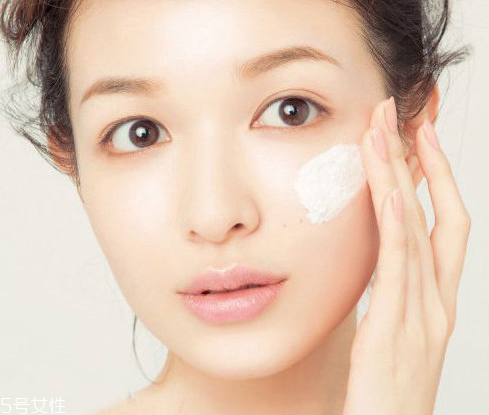 遮瑕筆和遮瑕膏哪個好 遮瑕筆和遮瑕膏區(qū)別 遮瑕筆和遮瑕膏哪個好 遮瑕筆和遮瑕膏區(qū)別