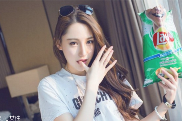 皮膚曬黑有什么好處 皮膚曬黑的原理 皮膚曬黑有什么好處 皮膚曬黑的原理