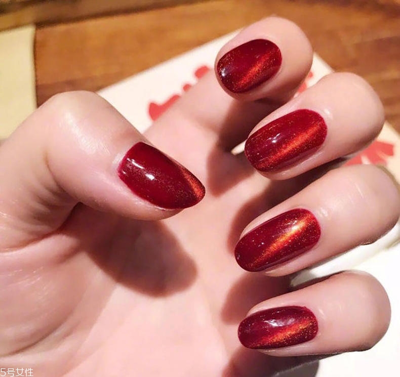 貓眼美甲怎么做法 3大色系秋冬貓眼美甲2018 貓眼美甲怎么做法 3大色系秋冬貓眼美甲2018