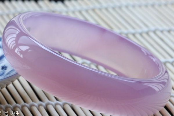 冰花芙蓉玉手鐲價格 便宜的幾百元 冰花芙蓉玉手鐲價格 便宜的幾百元