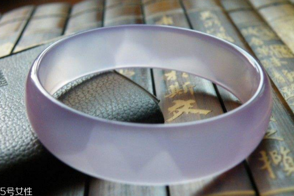 冰花芙蓉玉手鐲價格 便宜的幾百元 冰花芙蓉玉手鐲價格 便宜的幾百元