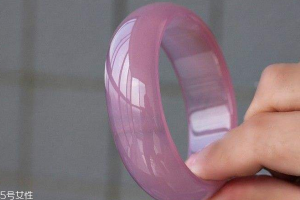 芙蓉玉手鐲真假鑒定 這些細(xì)節(jié)要注意 芙蓉玉手鐲真假鑒定 這些細(xì)節(jié)要注意