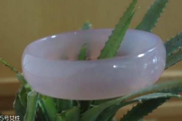 芙蓉玉手鐲真假鑒定 這些細(xì)節(jié)要注意 芙蓉玉手鐲真假鑒定 這些細(xì)節(jié)要注意