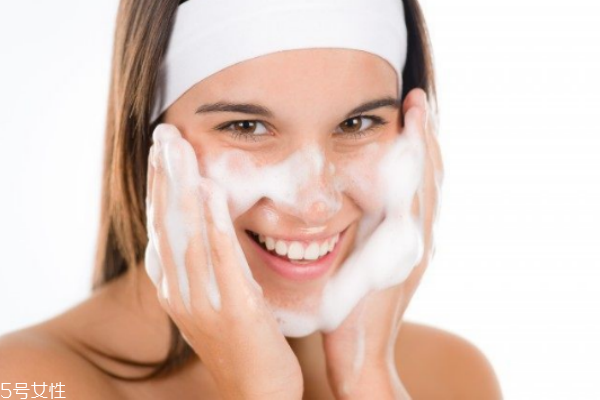 卸妝膏為什么是油性 原來是這樣 卸妝膏為什么是油性 原來是這樣