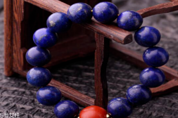 青金石寓意是什么 吉祥美好的代表 青金石寓意是什么 吉祥美好的代表