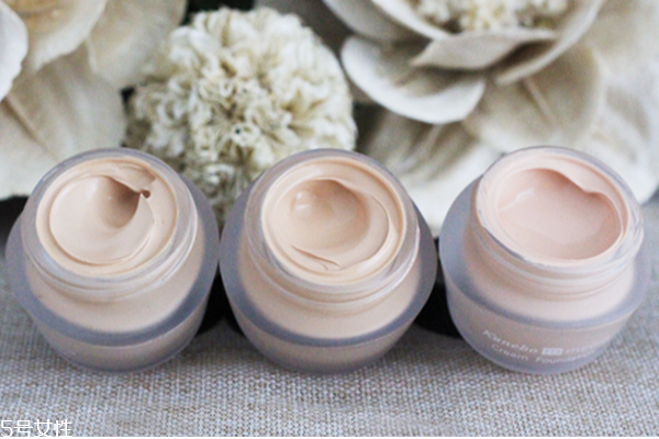粉底霜太干了怎么辦 使用粉底霜需注意 粉底霜太干了怎么辦 使用粉底霜需注意