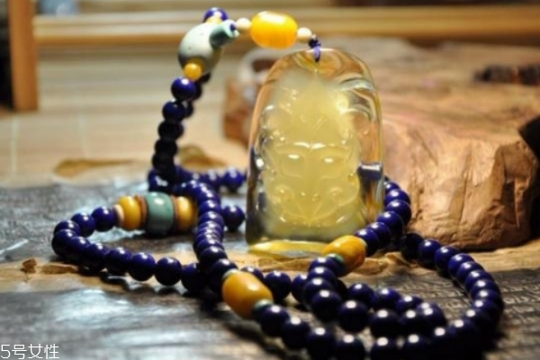 青金石適合什么人佩戴 這些人都能戴 青金石適合什么人佩戴 這些人都能戴