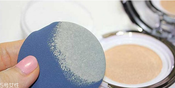 粉底霜太干了怎么辦 使用粉底霜需注意 粉底霜太干了怎么辦 使用粉底霜需注意