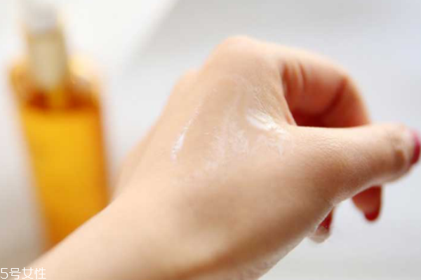 毛孔粗大用什么精華液 選對了逆齡美肌不是夢 毛孔粗大用什么精華液 選對了逆齡美肌不是夢