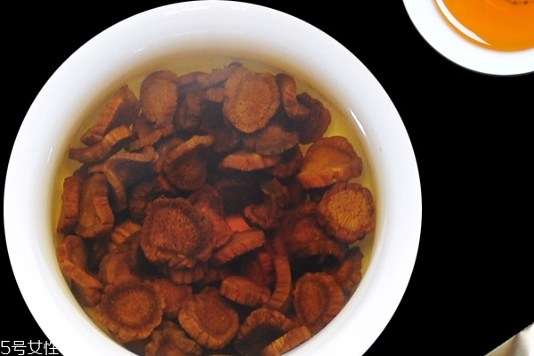 牛蒡茶會(huì)對(duì)身體有害嗎 過(guò)量才有害 牛蒡茶會(huì)對(duì)身體有害嗎 過(guò)量才有害