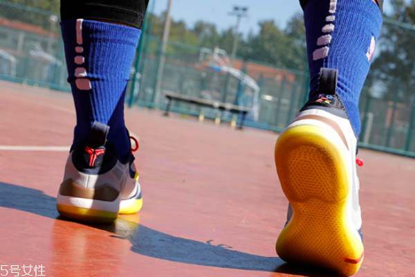 耐克kobe ad ep2018實戰(zhàn)測評 科比生日戰(zhàn)靴 耐克kobe ad ep2018實戰(zhàn)測評 科比生日戰(zhàn)靴