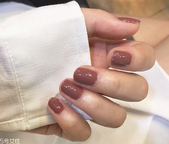 名創(chuàng)優(yōu)品指甲油色號推薦 5塊錢巨顯白巨溫柔 名創(chuàng)優(yōu)品指甲油色號推薦 5塊錢巨顯白巨溫柔