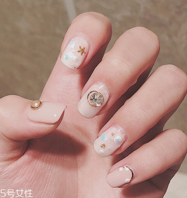 名創(chuàng)優(yōu)品指甲油色號推薦 5塊錢巨顯白巨溫柔 名創(chuàng)優(yōu)品指甲油色號推薦 5塊錢巨顯白巨溫柔