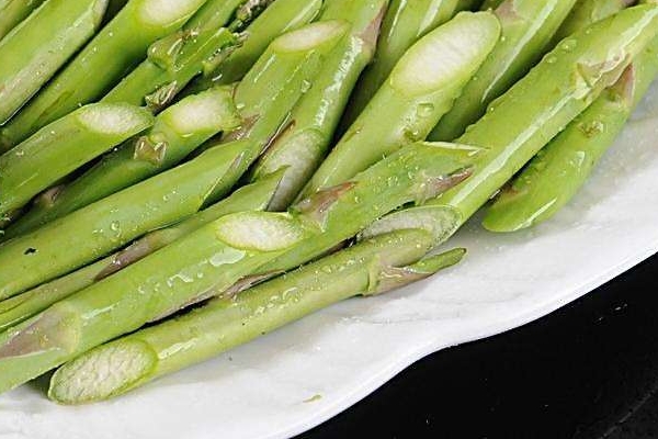 蘆筍里面黑了是怎么回事 不要隨便食用 蘆筍里面黑了是怎么回事 不要隨便食用