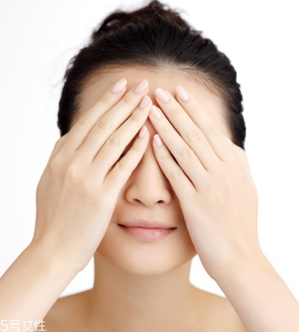 黑眼圈怎么去除既簡(jiǎn)單又容易 去黑眼圈小妙招 黑眼圈怎么去除既簡(jiǎn)單又容易 去黑眼圈小妙招