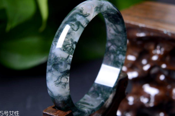 水草瑪瑙手鐲價格 瑪瑙質(zhì)量很關(guān)鍵 水草瑪瑙手鐲價格 瑪瑙質(zhì)量很關(guān)鍵