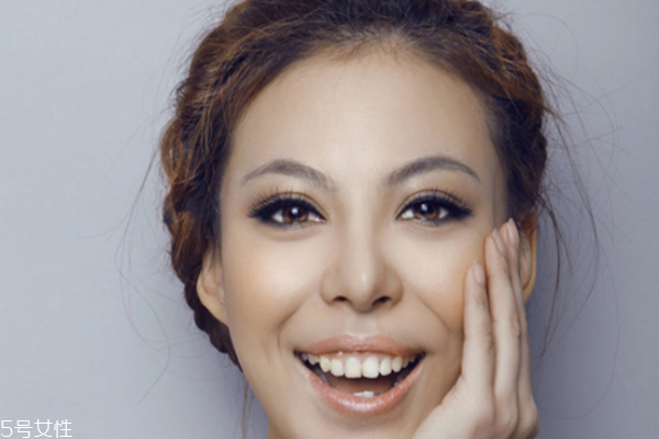 黑眼圈可以用激光手術(shù)去除嗎 黑眼圈激光手術(shù)的危害 黑眼圈可以用激光手術(shù)去除嗎 黑眼圈激光手術(shù)的危害