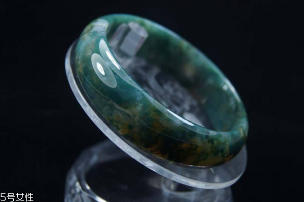 水草瑪瑙手鐲價格 瑪瑙質(zhì)量很關(guān)鍵 水草瑪瑙手鐲價格 瑪瑙質(zhì)量很關(guān)鍵