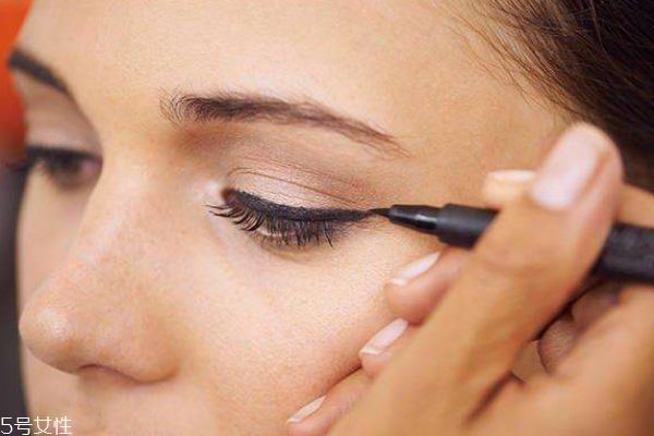脫妝怎么補(bǔ)救 3個(gè)部位3種對(duì)策