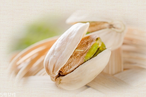 開(kāi)心果為什么是綠色的 是正常現(xiàn)象