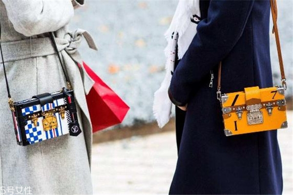 lv小箱子包怎么打開 鎖扣背后的秘密 lv小箱子包怎么打開 鎖扣背后的秘密