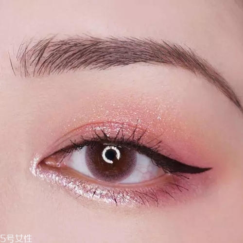 眼妝怎么畫顯得溫柔 僅需4步的溫柔奶茶棕眼妝 眼妝怎么畫顯得溫柔 僅需4步的溫柔奶茶棕眼妝