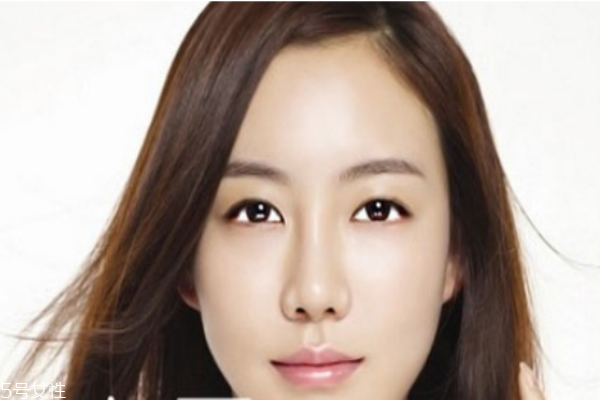 怎么去除眼部皺紋和黑眼圈 去黑眼圈最有效的方法 怎么去除眼部皺紋和黑眼圈 去黑眼圈最有效的方法