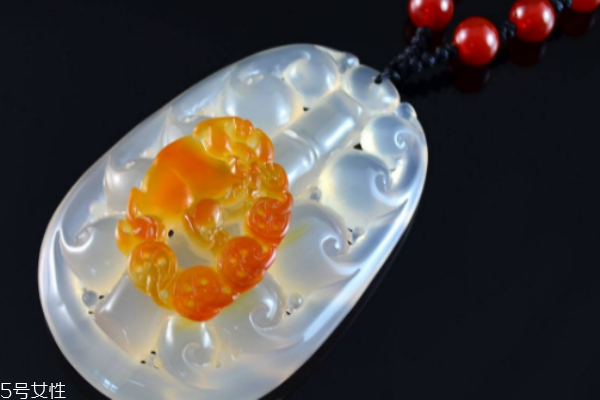 冰彩玉髓一般值多少錢(qián) 不算太昂貴