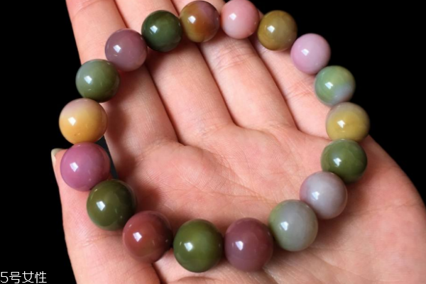 鹽源瑪瑙的功效與禁忌 好處這么多 鹽源瑪瑙的功效與禁忌 好處這么多