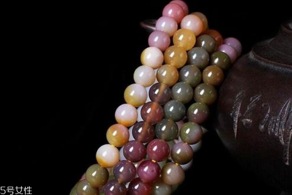 鹽源瑪瑙的功效與禁忌 好處這么多 鹽源瑪瑙的功效與禁忌 好處這么多