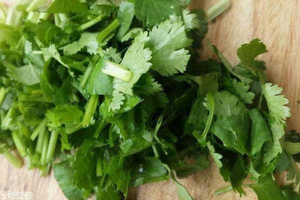 香菜會殺精嗎 沒有真實依據(jù) 香菜會殺精嗎 沒有真實依據(jù)