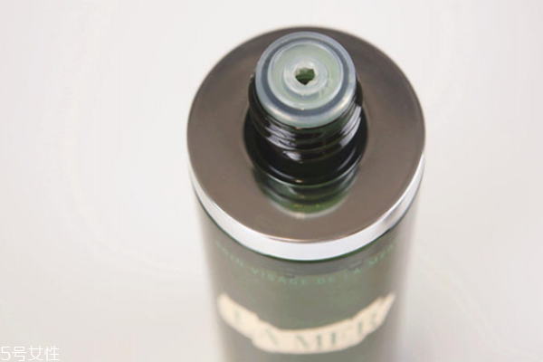 海藍(lán)之謎精萃液成分解析 竟然能讓痘痘一夜結(jié)痂 海藍(lán)之謎精萃液成分解析 竟然能讓痘痘一夜結(jié)痂