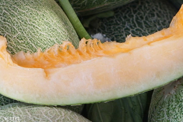 哈密瓜怎么切 這樣切干凈利落 哈密瓜怎么切 這樣切干凈利落