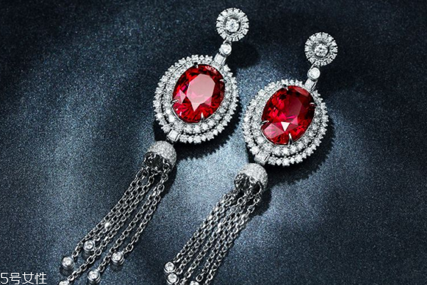 紅碧璽和紅寶石的區(qū)別 不是同一概念 紅碧璽和紅寶石的區(qū)別 不是同一概念