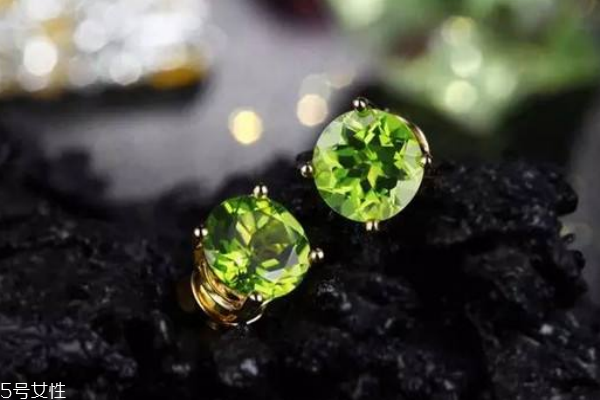 橄欖石的功效與作用 是幸運(yùn)的象征 橄欖石的功效與作用 是幸運(yùn)的象征