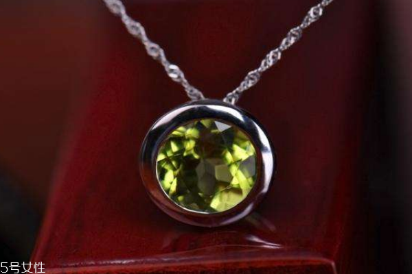 橄欖石的寓意是什么 護(hù)身符的代表 橄欖石的寓意是什么 護(hù)身符的代表