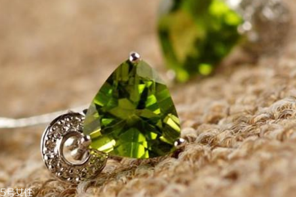 怎么辨別橄欖石真假 要記清楚這些 怎么辨別橄欖石真假 要記清楚這些