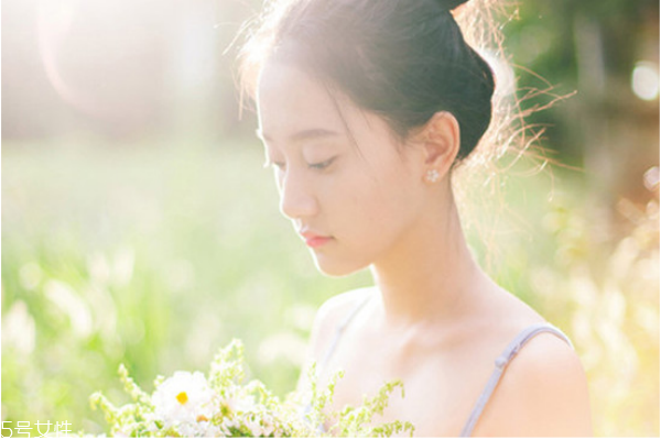 皮膚曬黑后如何修復(fù) 想要白瓷肌膚就靠它 皮膚曬黑后如何修復(fù) 想要白瓷肌膚就靠它