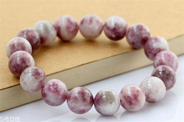 梅花碧璽的功效與作用 保健作用很不錯(cuò) 梅花碧璽的功效與作用 保健作用很不錯(cuò)