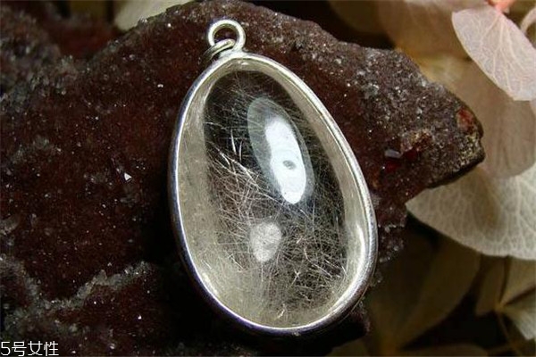 銀發(fā)晶女生能帶嗎 有辟邪作用 銀發(fā)晶女生能帶嗎 有辟邪作用