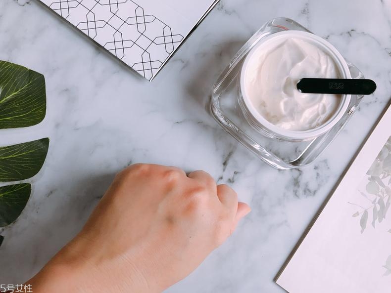 奧倫納素豆腐霜會致痘嗎 使用月余不致痘 奧倫納素豆腐霜會致痘嗎 使用月余不致痘